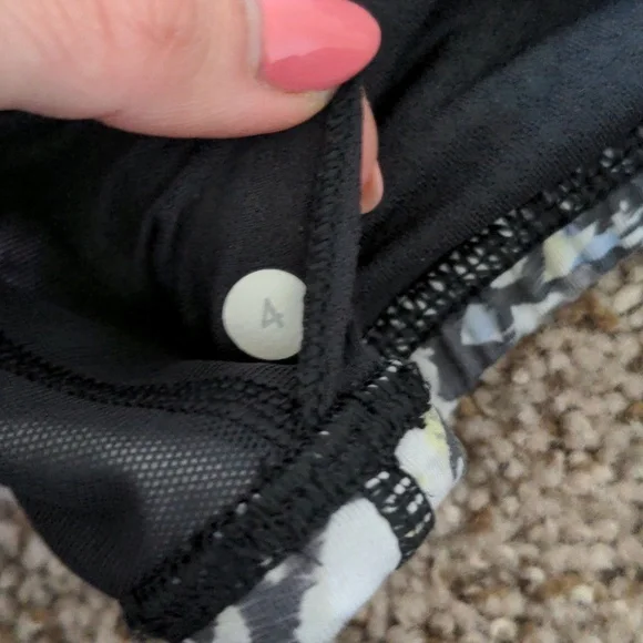 Lululemon Free To Be BraCrosscourt Petal Black Clarity Yellow - Picture 3 of 5